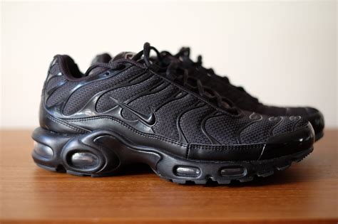 black tns
